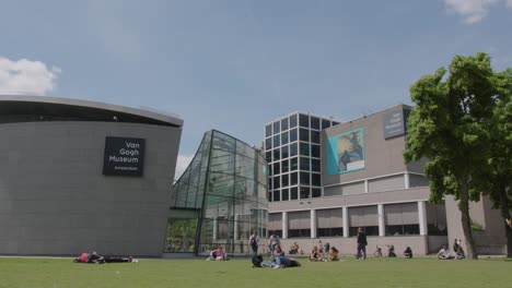 General-slow-motion-shot-of-the-Van-Gogh-museum-and-surrounding-park-in-Amsterdam,-Netherlands,-on-a-sunny-day