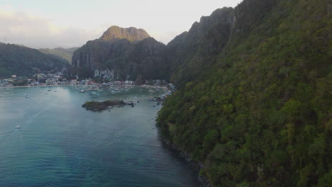 Drone-shot-view-of-seascape-over-tropical-island-in-El-Nido,-Palawan