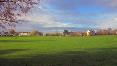 Green-Meadows-At-Blackheath-Public-Park-In-Southeast-London,-United-Kingdom