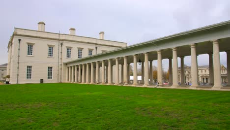 The-Queen's-House-Exterior-at-The-Royal-Maritime-Museum-in-Greenwich,-England