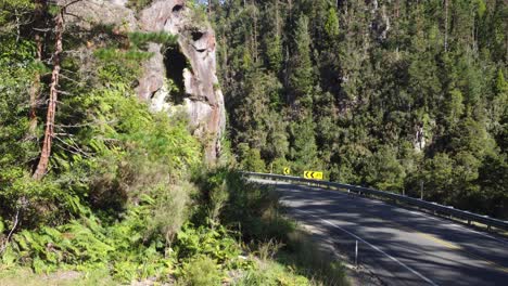 Gorge-road-traffic-4K-drone-shot-in-Bay-of-Plenty-New-Zealand