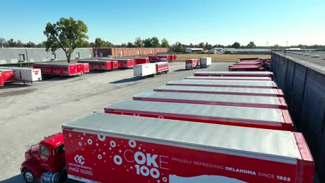 Coca-Cola-lastwagen-Im-Lagerverteilungszentrum