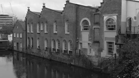 Historic-Camden-lock-area-in-London-in-black-and-white,-UK