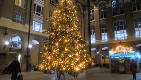 Glowing-Christmas-Tree-Decor-At-Hays-Galleria-In-London-Bridge,-Central-London,-England,-United-Kingdom