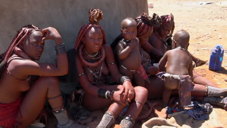 Nomadenstamm-Der-Himba-In-Namibia