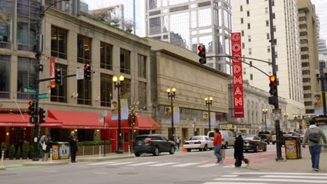 Goodman-Theater-Exterior-Day-Chicago-Traffic