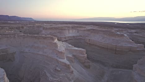 Drohnenaufnahme-Von-Masada-Mergel-Und-Dem-Toten-Meer