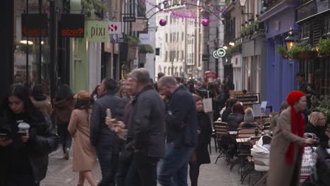 Busy-crowds-of-people-in-London,-Carnaby-street