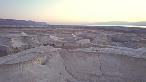 Drohnenaufnahme-Von-Masada-Mergeln-Und-Dem-Toten-Meer