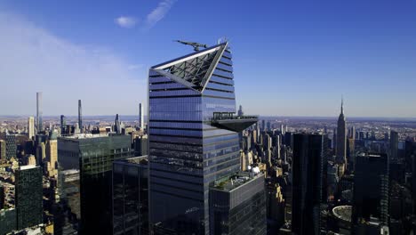 Luftbild-Vor-Dem-30-Hudson-Yards-Wolkenkratzer,-Goldene-Stunde-In-New-York,-Usa---Aufsteigend,-Drohne-Erschossen