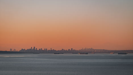 Zeitraffer-Lebendiger-Farben-Eines-Warmen-Sonnenuntergangs-Oder-Sonnenaufgangs-In-Vancouver,-Britisch-Kolumbien,-Kanada