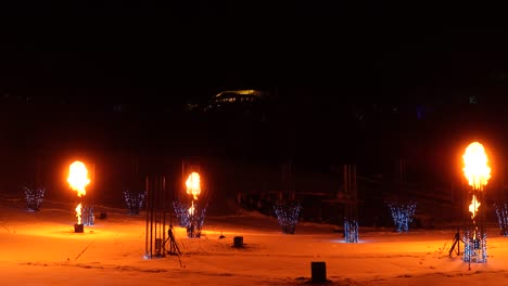 Espectáculo-Pirotécnico-Y-De-Luces-De-Fuego-Y-Hielo-En-El-Punto-De-Acción-De-Gracias-Ashton-Garden-Luminaria-Christmas-Display