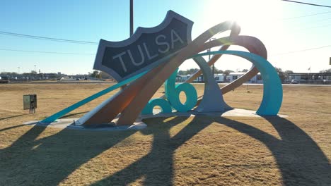 Señal-De-La-Ruta-66-De-Tulsa-En-Un-Día-Soleado