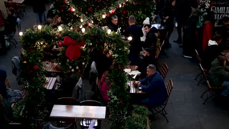 Meal-within-Covent-Garden-towards-Christmas,-London,-United-Kingdom