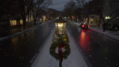 Slow-cinematic-rising-aerial-of-street-lamp-with-Christmas-wreath
