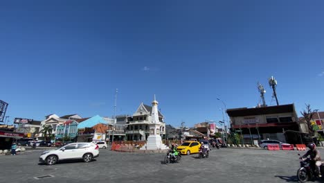 Zeigt-Sonnige-Morgen-Und-Blauen-Himmel-Am-Yogyakarta-Denkmal
