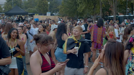 People-partying-and-dancing-at-Notting-Hill-Carnival