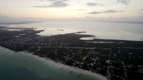 Drohnenansicht-Des-Strandwasserinselvideos-In-Der-Abenddämmerung-In-Malaysia
