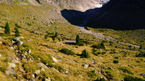 Berliner-Hütte-historic-alpine-mountain-refuge-hut-in-the-Austrian-Zillertal-alps