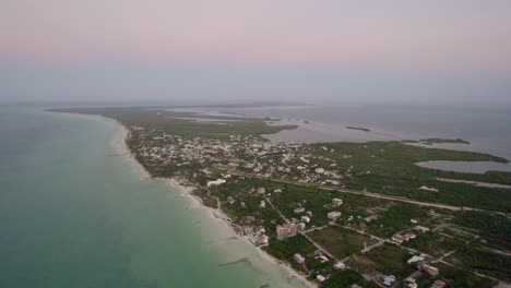 Vista-De-Drones-En-órbita-Del-Asentamiento-Sobre-La-Isla-De-Agua-De-La-Playa