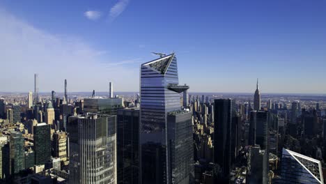 Aerial-view-towards-the-edge-the-highest-sky-deck-in-New-York,-sunny-day-in-USA