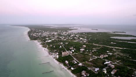 Vista-De-Drones-Del-Asentamiento-Sobre-La-Isla-De-Agua-De-La-Playa