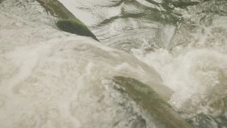 Closeup-footage-of-a-river-flowing-rapidly-in-Devon,-England