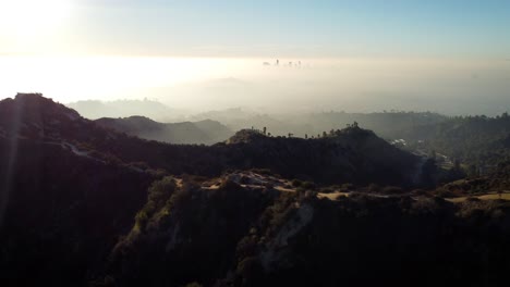 Skyline-Von-Los-Angeles-über-Dem-Nebligen-Morgen-In-Kalifornien