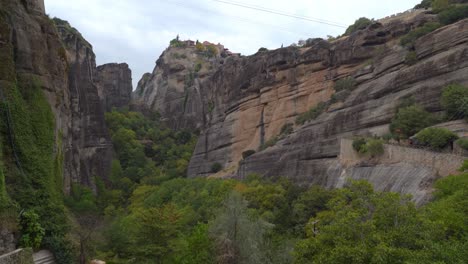 La-Formación-Rocosa-De-Meteora-En-Grecia-Se-Encuentra-Cerca-De-La-Ciudad-De-Kalabaka
