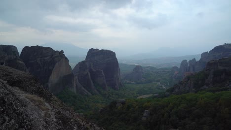 Huge-Boulders-of-Meteora-rock-formations-in-Greece-with-Ortodox-Monasteries