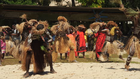 Danza-Tribal-Tradicional-En-Nueva-Caledonia-Para-Presentar-A-Un-Nuevo-Jefe-En-La-Isla-De-Los-Pinos---Filmada-A-48-Fps