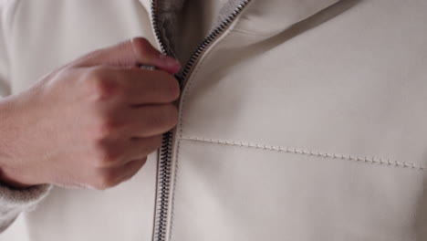 Closeup-of-a-man-closing-the-zipoer-on-his-jacket