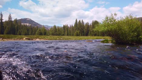 Gimbal-static-shot-of-a-fast-flowing-mountain-stream-in-Mammoth-Lakes,-California