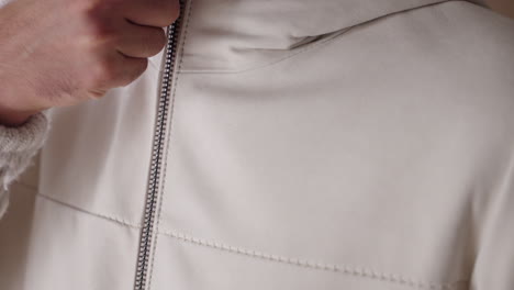 Closeup-of-a-man-closing-the-zipoer-on-his-jacket
