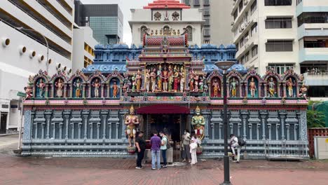 Devotees-pray-at-the-beautiful-Sri-Krishnan-Hindu-Temple-on-Waterloo-Street,-Bugis,-Singapore