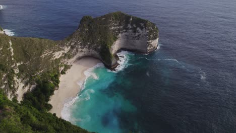 Tyrannosaur-T-rex-Cliff-Am-Kelingking-Beach,-Nusa-Penida,-Indonesien---Luftbild