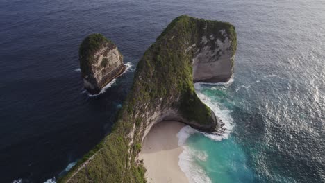 -Aerial-Orbiting-Around-T-Rex-Cliff-In-Bali-and-Kelingking-Beach-Nusa-Penida-in-Bali,-Indonesia
