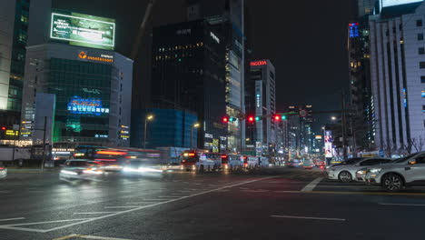 Night-View-Of-City-Traffic-At-The-Gangnam-Station-Crossroad-In-Seoul,-South-Korea
