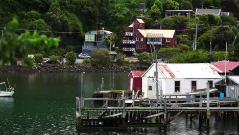 Small-wharf-in-Dunedin-near-port-Chalmers,-handheld-view