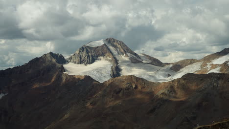 Schuss-Eines-Verschwindenden-Gletschers-In-Den-Dolomiten-Italien,-Italienischen-Alpen
