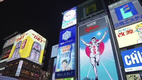 Glico-Man-Neon-Illuminated-Sign-at-Ebisu-Bashi,-Downtown-Osaka