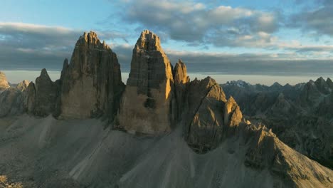 The-Three-Peaks-are-the-landmark-of-the-Dolomites-in-south-Tyrol
