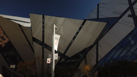 Exterior-panoramic-motion-establishing-shot-of-Toronto-Royal-Ontario-Museum-design-and-architecture
