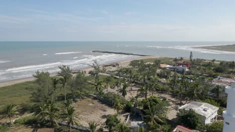 Erstaunliche-Luftaufnahme-Des-Tecolutla-strandes-Mit-Dem-Malerischen-Mexikanischen-Dorf-In-Veracruz,-Mexiko