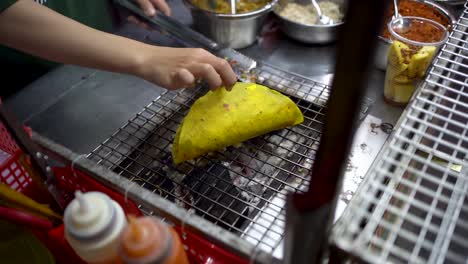 Slow-motion-shot-of-grilled-Taco-or-quesadilla-on-street-food-stall,-Hoi-An,-Close-up