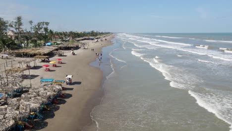 Drohnenaufnahme-Des-Wunderschönen-Mexikanischen-Strandes-In-Der-Stadt-Tecolutla-Im-Bundesstaat-Veracruz