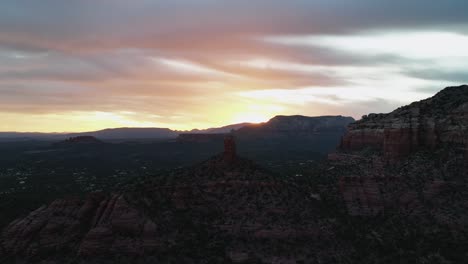 Dramatic-Sunset-Sky-Over-Red-Canyons-And-Buttes-In-Sedona,-Arizona