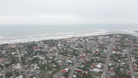 Tecolutla-Veracruz,-Ciudad-Mexicana-Junto-Al-Mar-Vista-Desde-El-Aire,-Increíble-Destino-Turístico-En-México