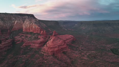 Red-Canyon-Landscape-At-Sunset-In-Sedona,-Arizona
