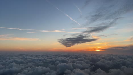 Sonnenuntergang-Aufgenommen-Aus-Einem-Jet-cockpit-Beim-Fliegen-In-4000m-Höhe-über-Dem-Mittelmeer